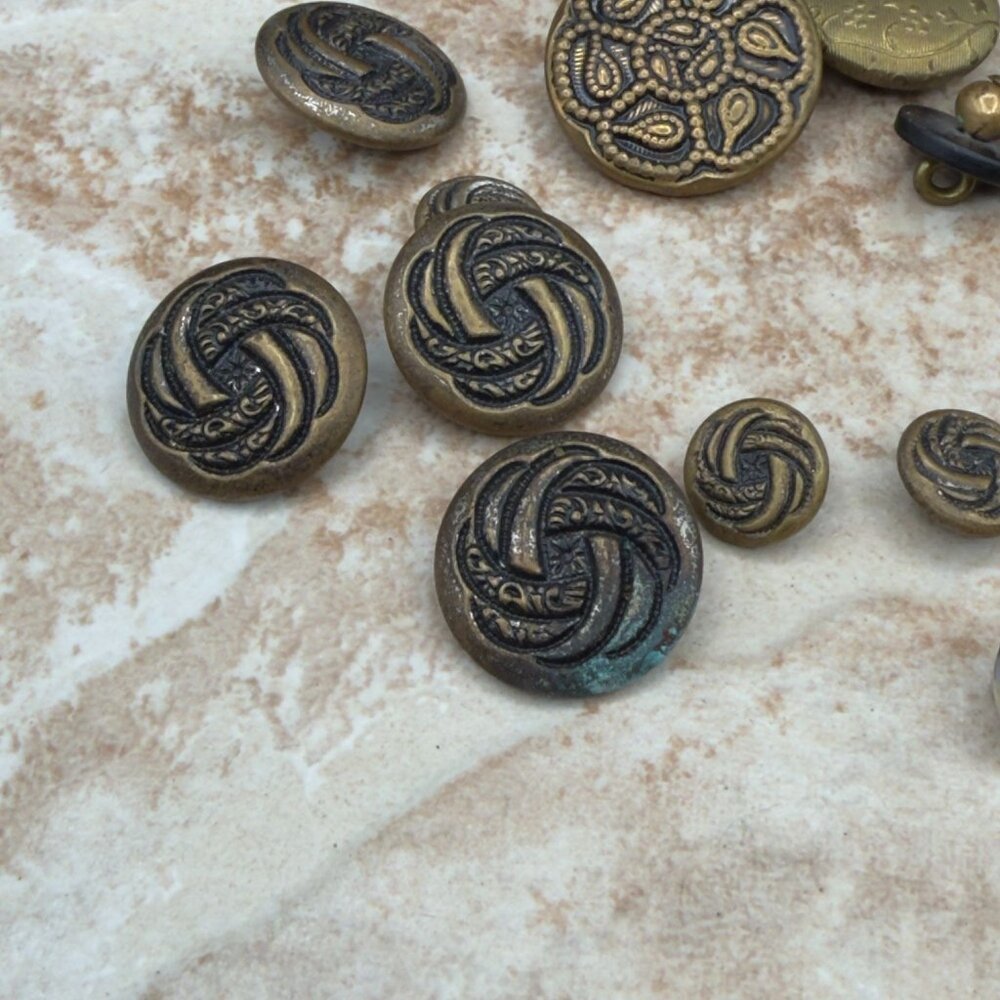 Vintage Mixed Button Lot Fabric Covered Metal Plastic Sewing Craft Variety - Picture 7 of 11